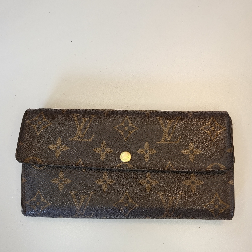 Authentic Sarah Wallet LV